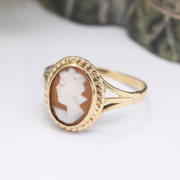 Vintage 9ct Gold Cameo Ring 1985 - Oval Shape Shell Portrait Face Profile | Mid-Century Statement Ring | UK Size - K 1/2 | US Size - 5 1/2