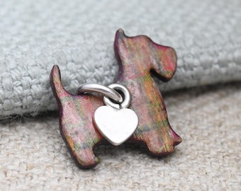 Dije vintage de perro escocés de tartán con colgante de placa de corazón de plata - Collar pequeño con dije de pulsera