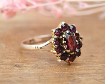 Vintage 9ct Gold Garnet Flower Ring - Mid-Century Edwardian Style | UK Size - O | US Size - 7 1/4