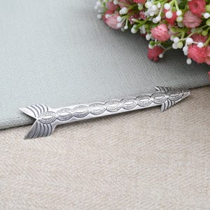 Vintage Sterling Silber Pfeil Brosche mit Gravur - Großes Navajo Symbol des Richtungsschutzes Amerikanischer Schmuck