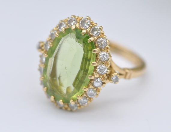 Vintage 18ct Gold Peridot & Diamond Halo Ring - S… - image 9