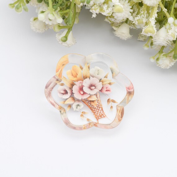 Broche Ancienne En Lucite Sculptée - Fleurs Rouges Et Roses Style Art Déco