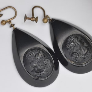 Antiguos pendientes victorianos Jet Cameo Screw Back - Retratos de dama tallados a mano