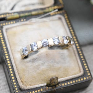 Vintage 9 Karat Gold CZ Halb Hoop Ring Bar Set Halbe Ewigkeit - Jubiläum Schmuck Geschenk Stacker Stapelring | UK-Größe - P | US-Größe - 7 1/2
