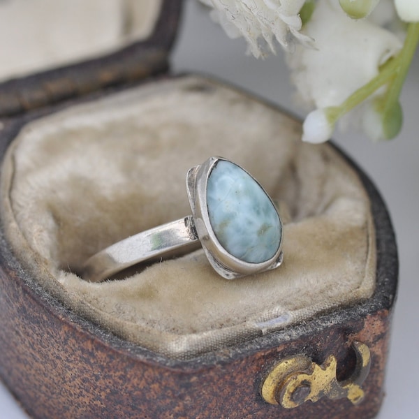 Silver Larimar Ring - Vintage Statement / Egg-Shaped Cabochon Gemstone / Pinky Ring / Gift for Her / Mottled / UK Size - H 1/2 / US Size - 4