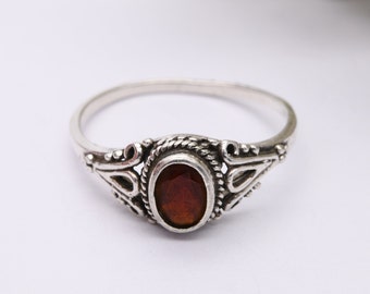 Vintage Sterling Silver Garnet Solitaire Ring - Ornate Mount | Faceted Gemstone | UK Size - S 1/2 | US Size - 9 1/4