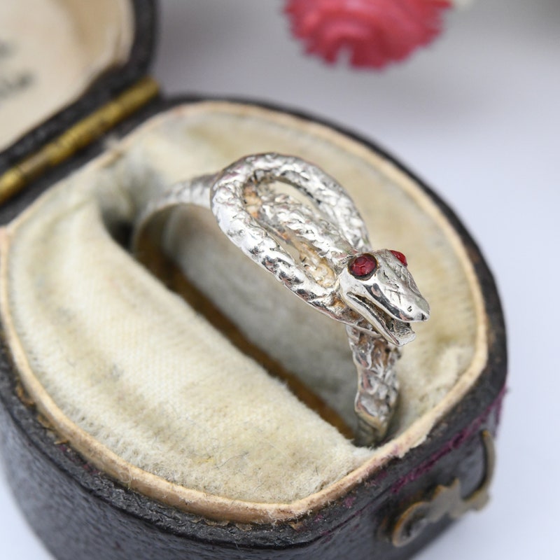 HAMMERED SNAKE BAND RING - SIZE 8 main image 0