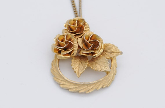 Vintage Gold Tone Flower Pendant Necklace - Mid-century