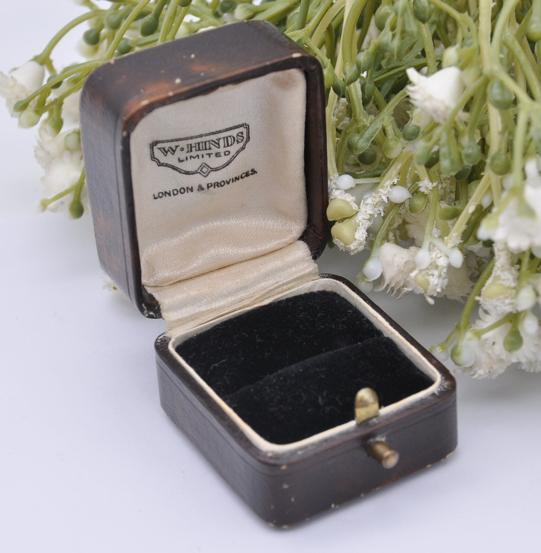 アンティークリングケース／ヴィクトリアン/VINTAGE RING BOX Vintage Leather Ring Box - W. Hinds London Jewellers | Silk and