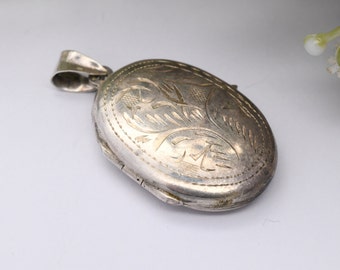 Vintage Sterling Silver Locket Pendant with Engraved Floral Leaf Design - Oval Locket