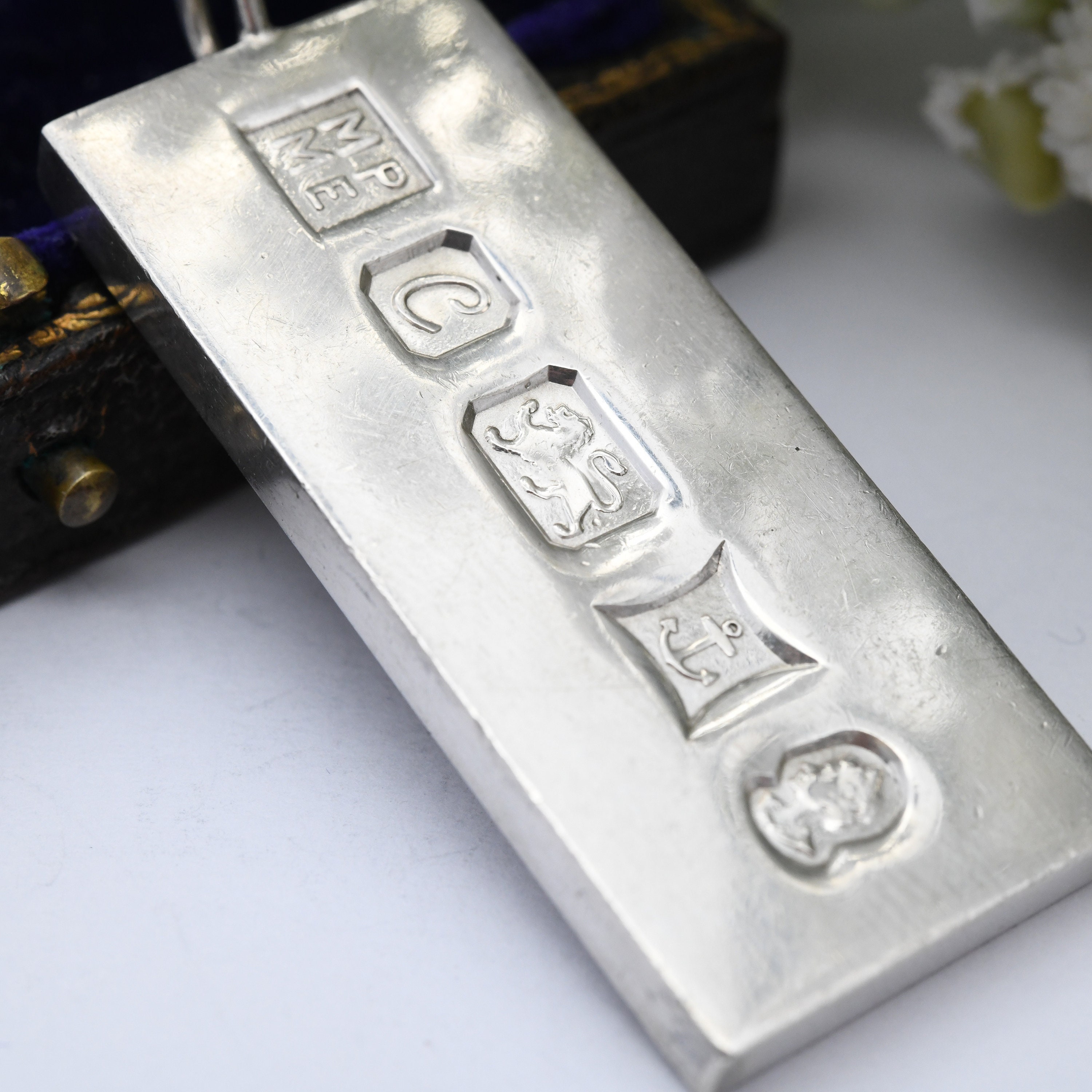 Vintage Sterling Silver Ingot Pendant 1977 With Queen Vintage Sterling Silver Ingot Pendant 1977 With Queen