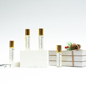 Roll On Perfume| 10ml perfume oil| handmade oil| Toxin Free| Natural| vegan| Romantic Perfume oil| gift sets
