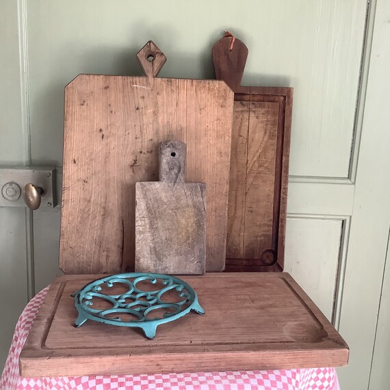 フランスのヴィンテージ木製カッティングボード：金属製ハンドル付き