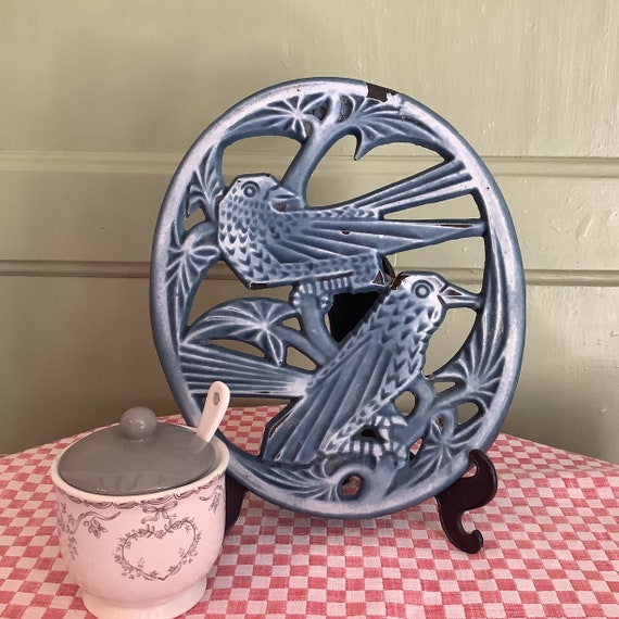 Dessous de plat ancien en fonte émaillée - Brocante en ligne