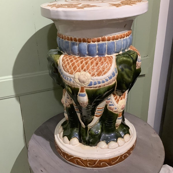 Grand cache-pot/table d'appoint éléphant oriental en céramique vintage. Décoration bohème