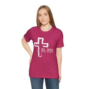 El Roi Christian Tee: God Who Sees Me, Spanish Faith Shirt Berry