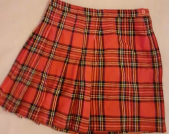 24"-28" waist red tartan Scottish mini skirt vintage 1970s, girls, small ladies Burn's Night kilt