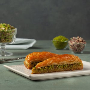 Handmade Organic Carrot Slice with Antep Fresh Pistachio, Pistachio Baklava, Turkish Baklava, Turkish Dessert, International Snacks