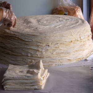 Phyllo Dough, Handmade Turkish Taste Daily Fresh Yufka by Refa Food , 5 units . 2 lb - 0,91 kg