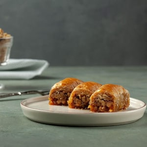 Handmade Walnut Baklava , Delicious Baklava ,  Diamond Walnut Baklava,  Turkish Dessert , International Snacks , Sweet Snacks