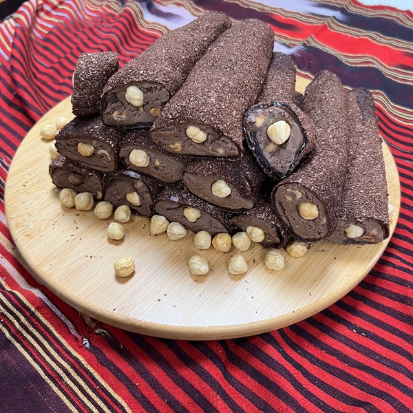 Délice turc enveloppement au chocolat avec beurre de chocolat, noisettes et avec du chocolat et du miel