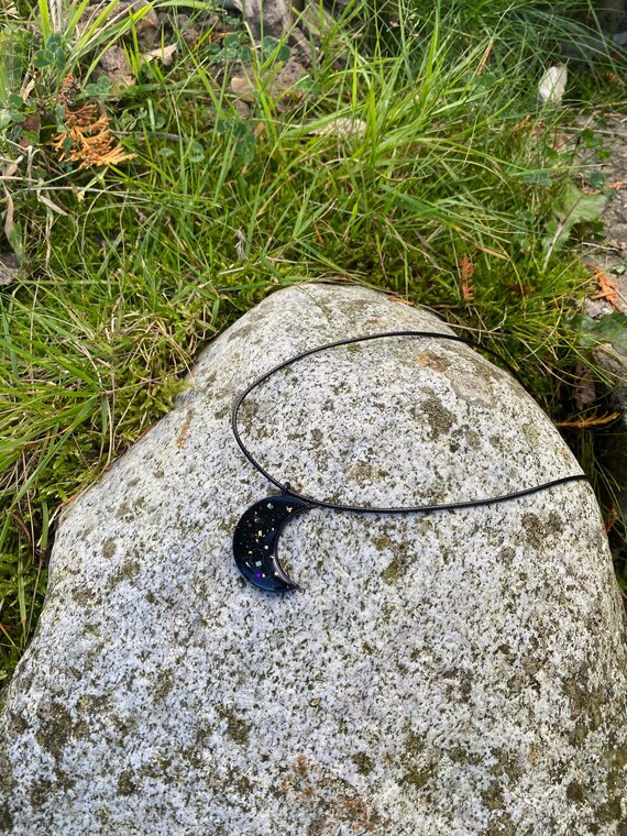 Collana Gotica a Doppia Catena con Luna Nera per Donna