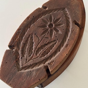 Vintage French Butter Mold: Hand-Carved Wooden Daisy Motif