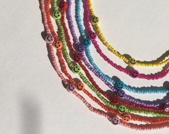 colliers de perles colorées, collier smiley de perles