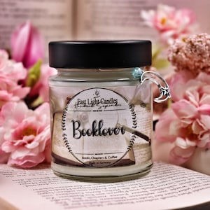 Booklover candle | Handmade book candle | Scented soy wax candle | Natural candle, customizable | Gift idea for candle fans