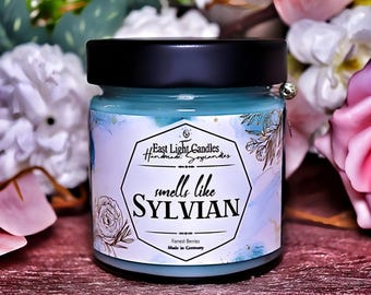 Candela Sylvian | Candela a forma di libro fatta a mano | Candela profumata in cera di soia | Candela vegana personalizzata | Idea regalo per amanti dei libri