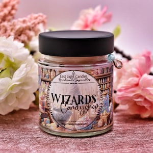 Wizard‘s Candyshop Kerze | Wizard Buchkerze | Handgemachte Duftkerze Sojawachs | Vegane Kerze personalisiert | Geschenkidee für Leseratten