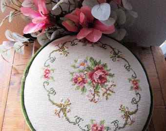 Round FOOTSTOOL beautiful WOODEN STOOL Gobelin wooden bench Shabby Vintage Stool Wooden Bench Brocante France Cottage Country House Boudoir Roses