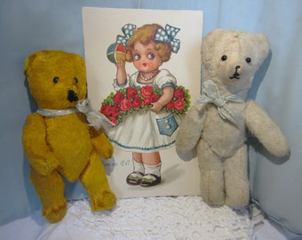Vintage SET zwei kleine Teddys Bärchen Miniatur Bären Teddybären Teddy Puppenzubehör Sammlerbär Eisbär Puppenstube brocante antik Spielzeug