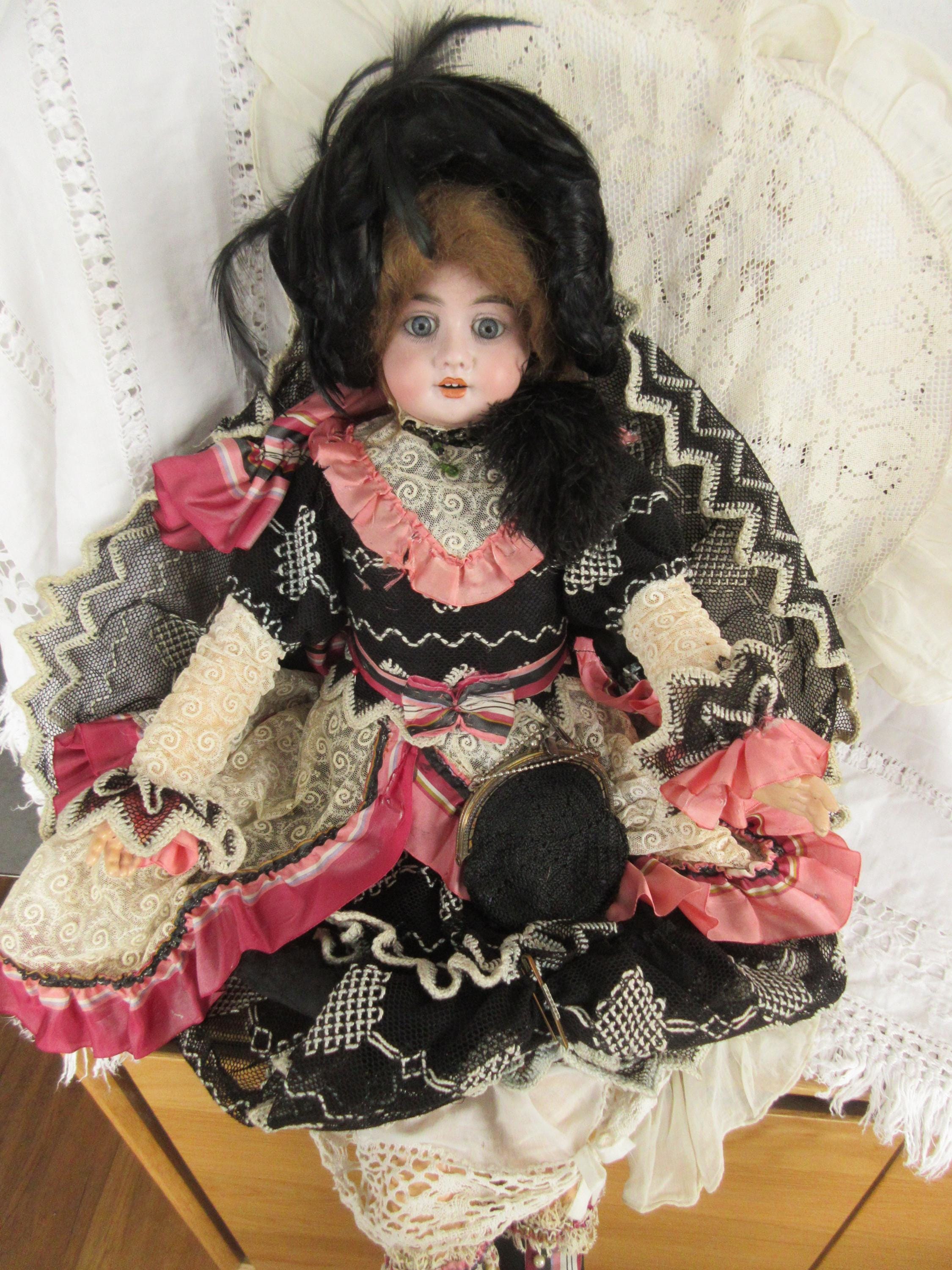 Grande poupée de chiffon tête en porcelaine - France