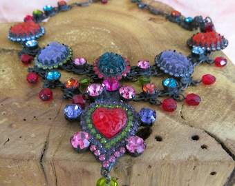 Prachtige statementketting van Konplott, ontworpen door Miranda Konstandinidou, een opvallend sieraad in vintage designstijl.