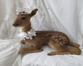 Antik Taxidermy Kitz Bambi Rehkitz Tierpräparat Boudoir Shabby Boho brocante antique Deer Fawn Altpräparat brocante Landhaus Cottage Baby
