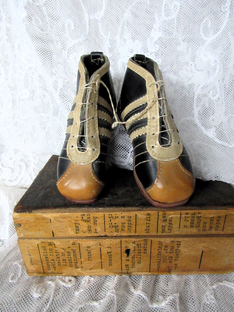 UPKOCH Paire De Chaussures Pour Poupée 45 Cm – Bottines Miniatures Rouges – Accessoire Déguisement