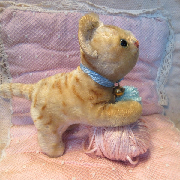 Vintage Steiff Cat Tapsy Tied Mini Kitten Plush Cat Stuffed Animal Bow Bell Brocante Miniature Collectible Toy