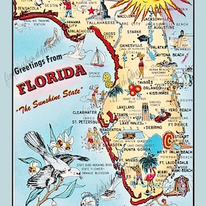 Può includere: Illustrazione di una mappa vintage della Florida con un sole sorridente con occhiali da sole. La mappa evidenzia città come Miami, Orlando e Tampa, con illustrazioni di uccelli, barche e persone. Il testo recita "Greetings From Florida - The Sunshine State."