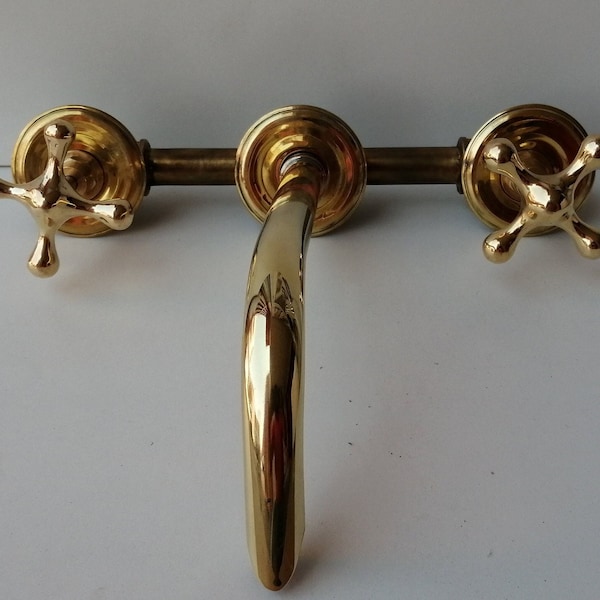 Wall Mounted Brass Faucet, Hot and Cold Water Handle, Bathroom and Kitchen Sink, Brass Handles