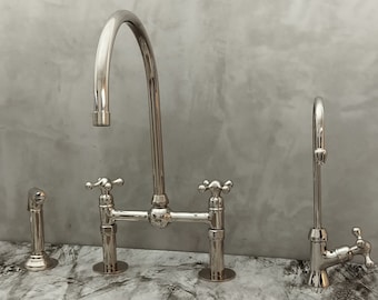 Grifo de cocina Silver Bridge: Centro esférico, manijas de palanca, rociador