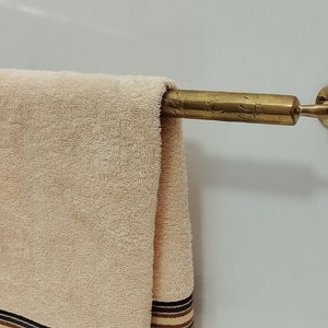 Porte-serviettes artisanal en laiton non laqué • Porte-serviettes de bain • Porte-serviettes