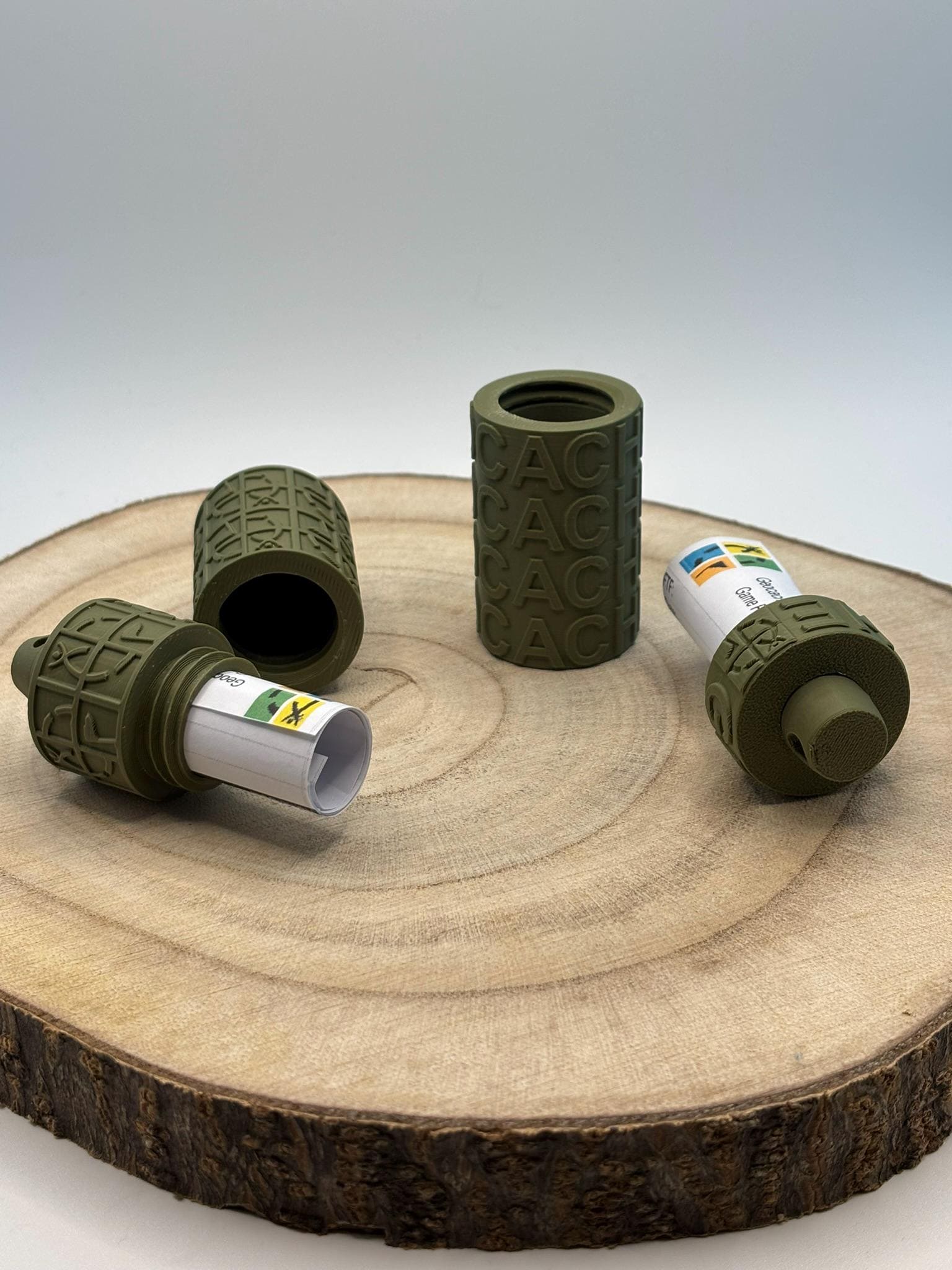 Confezione da 2 contenitori Geocache Bison con logo geocaching, nascondiglio furtivo con anello per appenderlo. - Italia