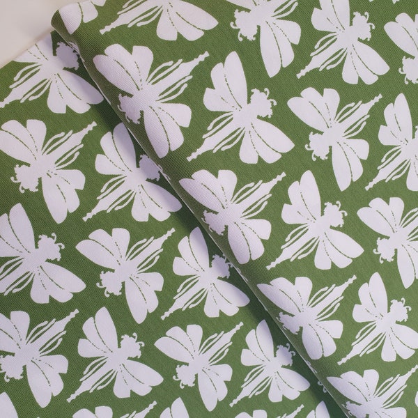 Maribell-Jersey von SWAFING  grün mit weißen Libellen in Digitaldruck und ÖKO-TEX-Zertifikat