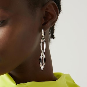 Boucles d'oreilles torsadées en argent sterling : pendantes longues géométriques modernes, bijoux sculpturaux tendance