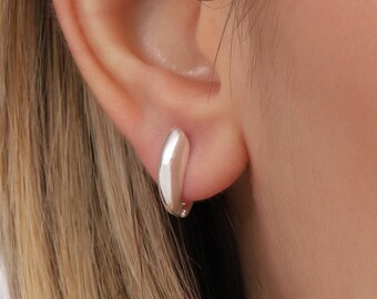 Sterling Silver Minimalist Stud Earrings: Lightweight Everyday Jewelry