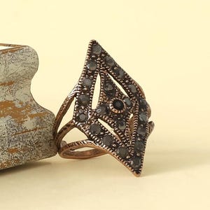 Vintage Style Geometric Women Ring, Hematite Natural Stone Jewelry, Healing Crystal Ring, Diamond Shape Statement Ring