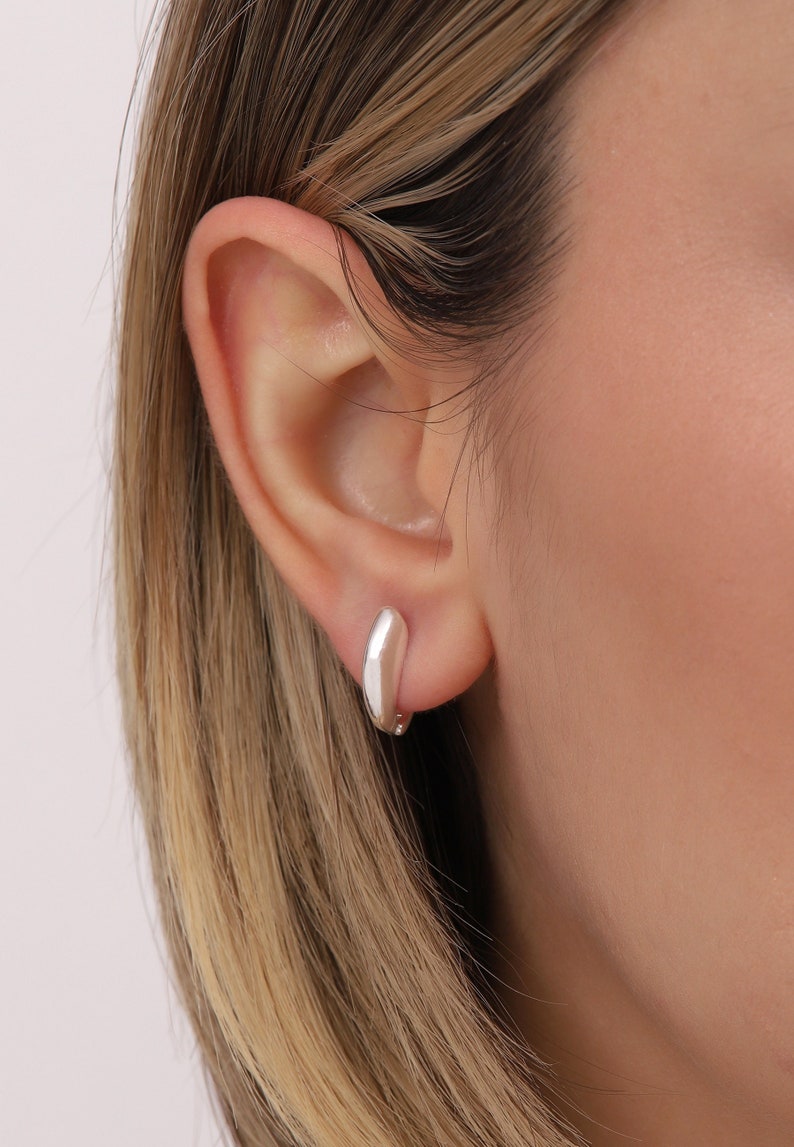 Minimalistiska örhängen i 925 sterlingsilver: Unika lätta vardagssmycken bild 1