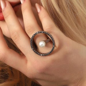 Large Circle Statement Ring with Pearl, Geometric Round Halo Ring, Modern Avant-Garde Jewelry for Women
