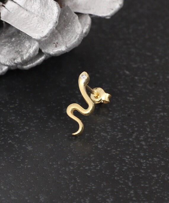 Orecchini a forma di serpente in argento sterling placcato oro per uomo: gioielli minimalisti a forma di serpente - Italia